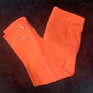 Coral lulu lemon crop leggings.